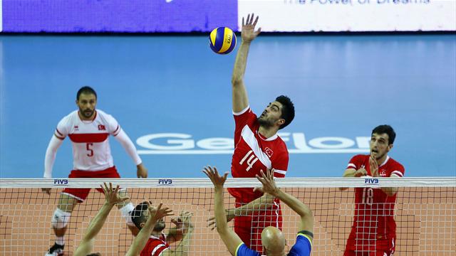 Erkek voleybolcular galibiyetle başladı