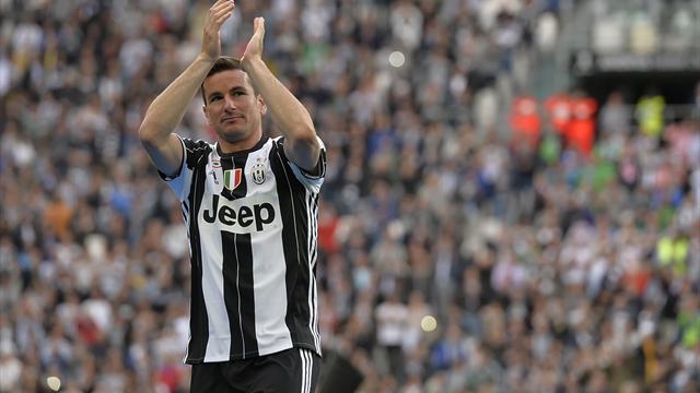 La Juve vende: Padoin va al Cagliari. Prossime cessioni Asamoah e Lichtsteiner?