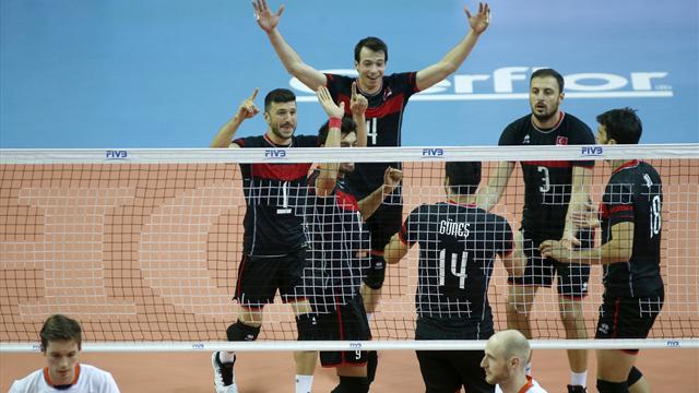 Erkek voleybolcuların Dünya Ligi mesaisi sürüyor