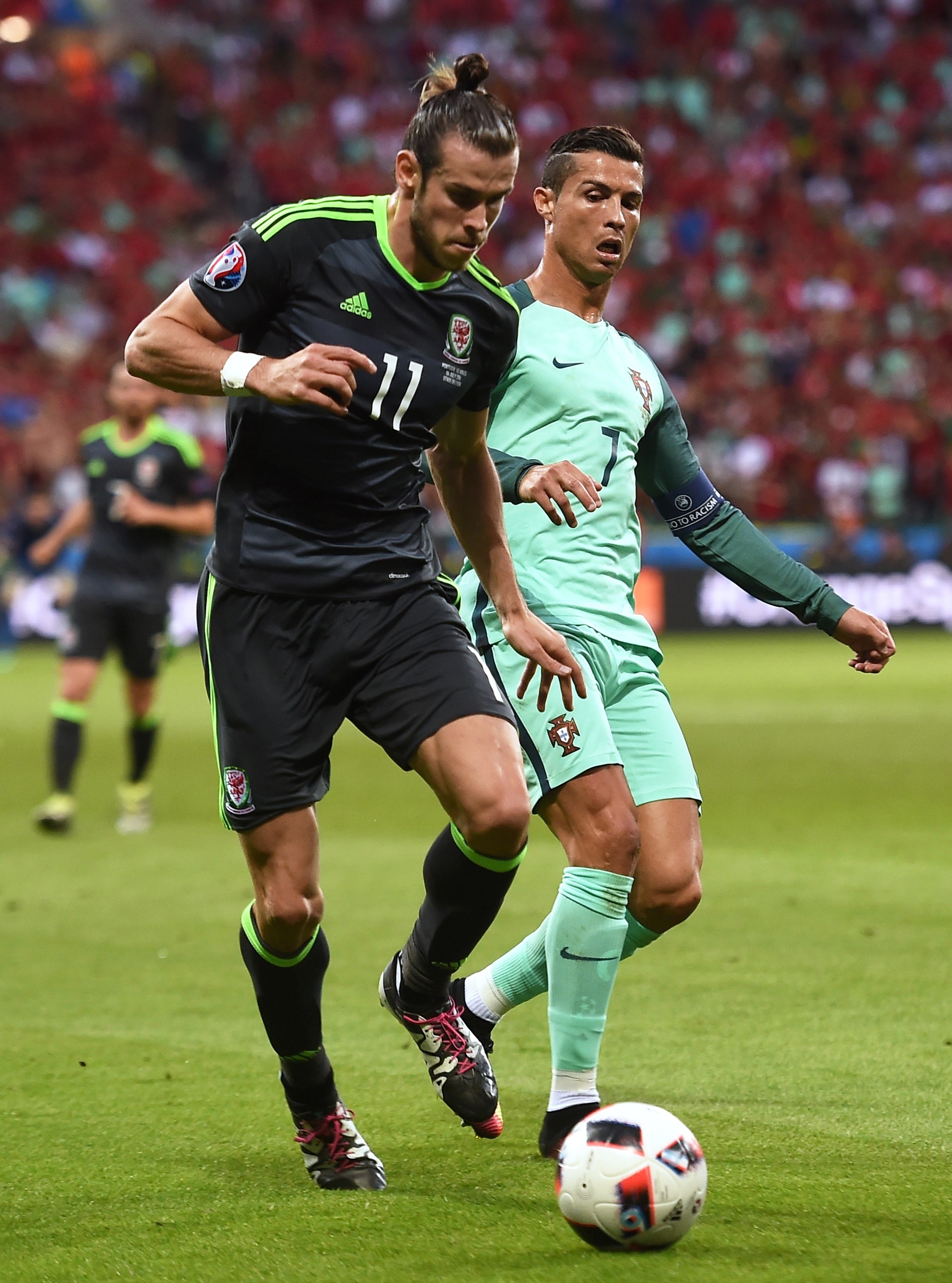 Wales' forward Gareth Bale (L) vies with Portugal's forward Cristiano Ronaldo during the Euro 2016 semi-final football match between Portugal and Wales at the Parc Olympique Lyonnais stadium in Décines-Charpieu, near Lyon, on July 6, 2016.