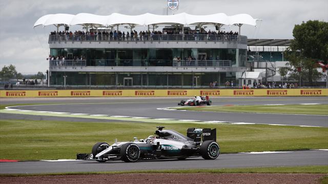 Pole para un Hamilton pletórico en Silverstone y digno papel de Sainz y Alonso