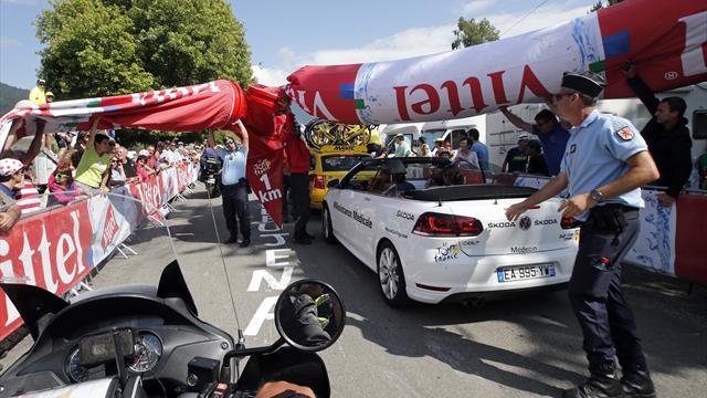 Tal día como hoy: A Adam Yates le aplastó el arco hinchable en el peor momento Tal día como hoy: A Adam Yates le aplastó el arco hinchable en el peor momento
