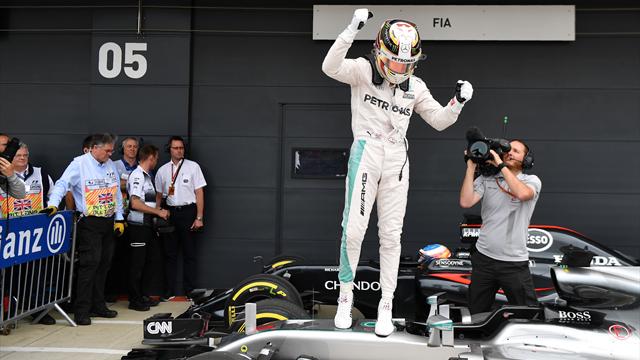 Hamilton vence en Silverstone y acaricia el liderato; Sainz, octavo
