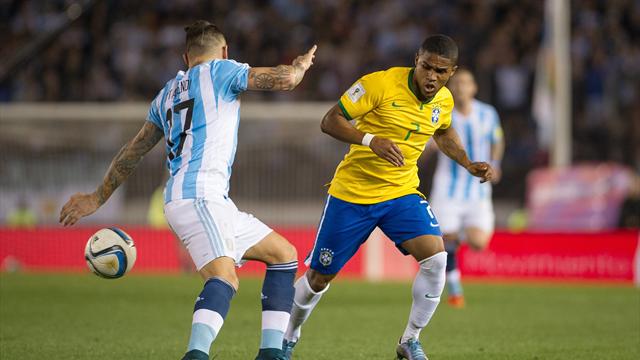 Le Brésil comptait sur Neymar et lui, mais Douglas Costa a déjà déclaré forfait