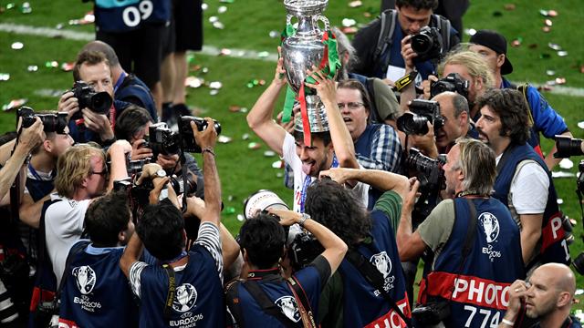 Barcelona beat Real Madrid to €50m signing of Andre Gomes