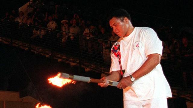 Große Olympia-Momente: Muhammad Ali entzündet das Feuer 1996 in Atlanta Große Olympia-Momente: Muhammad Ali entzündet das Feuer 1996 in Atlanta