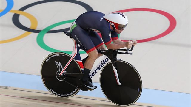 Après avoir fait chuter ses adversaires, Cavendish s'énerve puis s'excuse