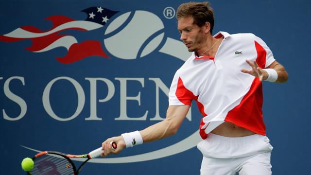 Mahut passe entre les gouttes et expédie Mathieu en trois manches