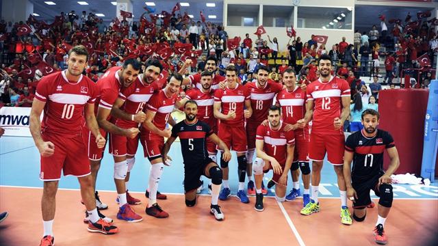 Efeler Hollanda'yı 5 sette geçti