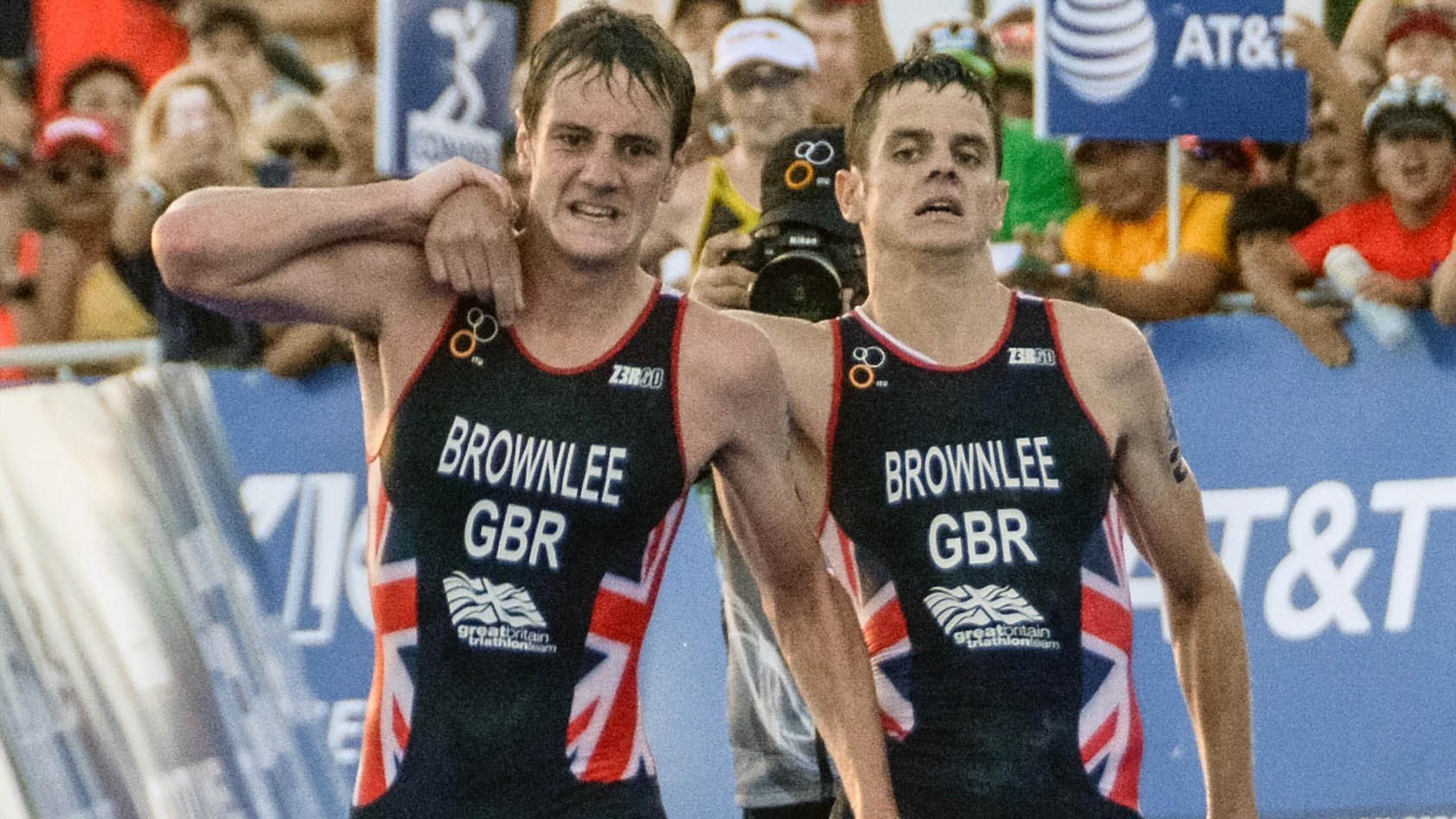 Алистер браунли. Finish brothers. Братья браунли триатлон. Джонатан браунли. Джонни браунли.