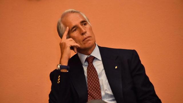 Malagò, baciamano alla Raggi: "Amarezza infinita, bisogna portare rispetto al mondo dello sport"