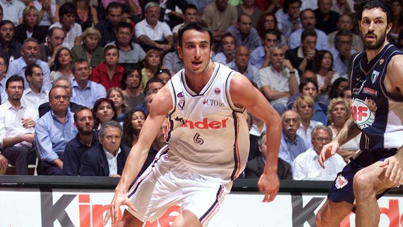 Manu Ginobili, Andrea Meneghin, Virtus Bologna-Fortitudo Bologna, 2000-2001 (LaPresse)