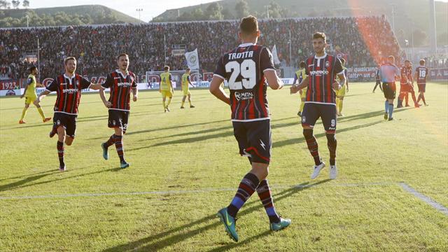 Serie A LIVE: vincono Crotone e Sassuolo, pari Fiorentina Serie A LIVE: vincono Crotone e Sassuolo, pari Fiorentina