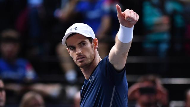 Murray couronné roi dans un fauteuil