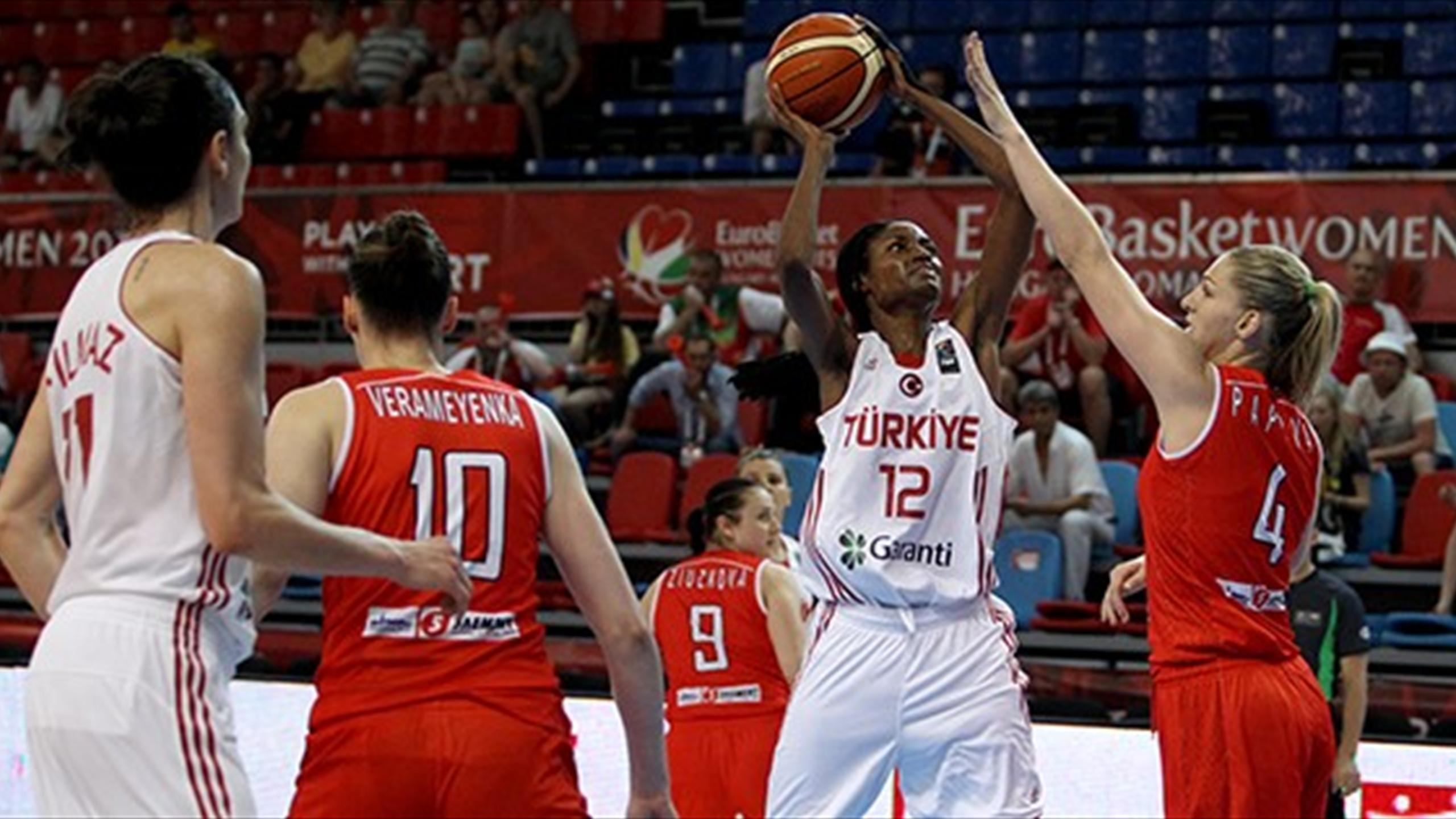 Lara Sanders'a 4 maç men Eurosport