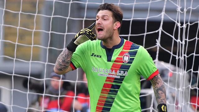 Marco Festa, il portiere emergente del Crotone snobbato da Wikipedia