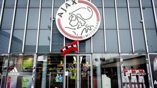 Le stade de l'Ajax Amsterdam devient officiellement la Johan Cruijff ArenA
