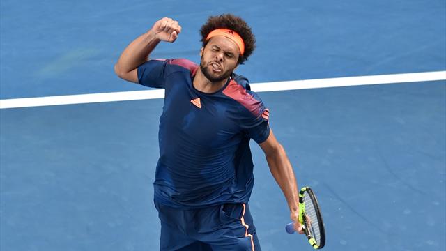 Tsonga montre ses muscles