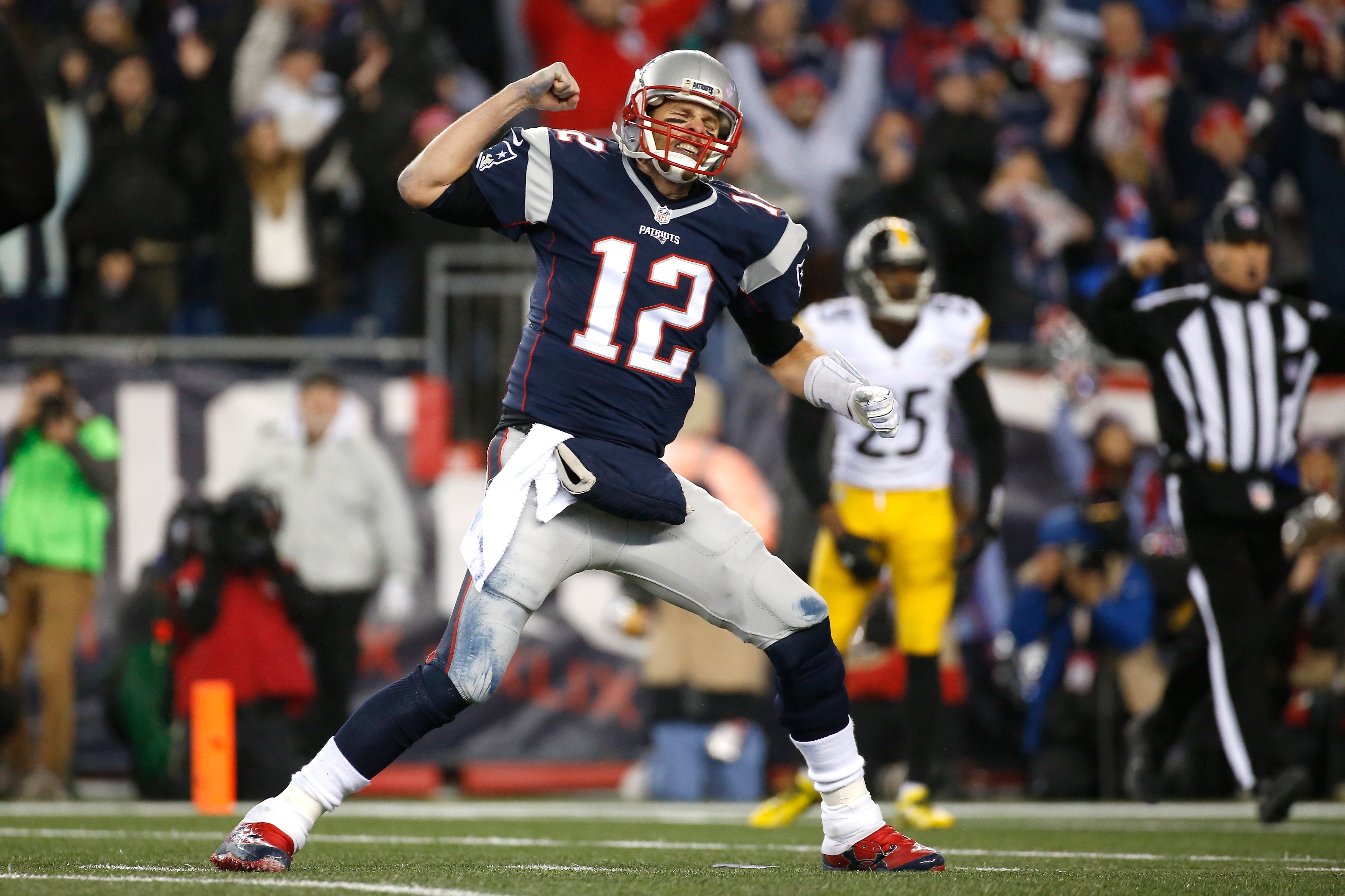 Tom Brady lors de la victoire des New England Patriots contre les Pittsburgh Steelers en finale de la conférence AFC