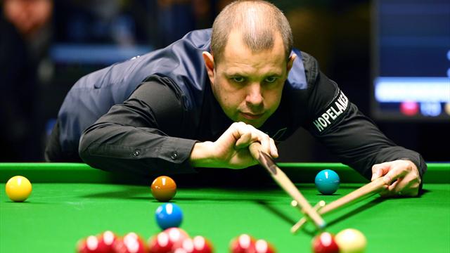 Barry Hawkins stolpert über die Ziellinie und gewinnt auf Schwarz