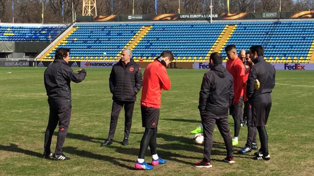 Mourinho zemini eleştirdi, saha kapandı