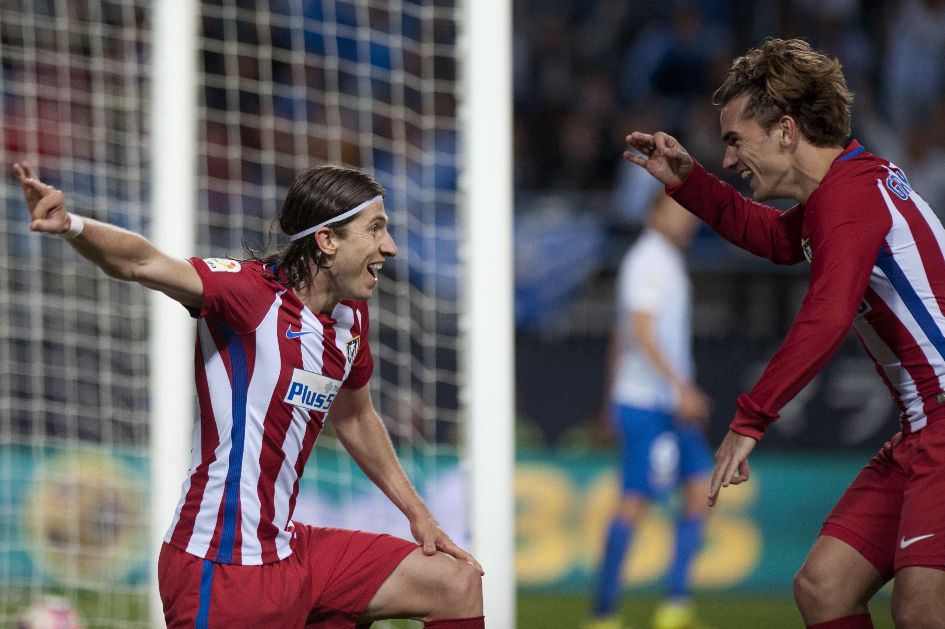 Filipe Luis et Antoine Griezmann lors de Malaga - Atletico Madrid en Liga le 1er avril 2017
