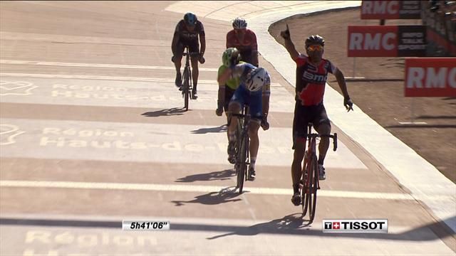 VIDEO: Van Avermaet overpowers Stybar in thrilling sprint finish VIDEO: Van Avermaet overpowers Stybar in thrilling sprint finish