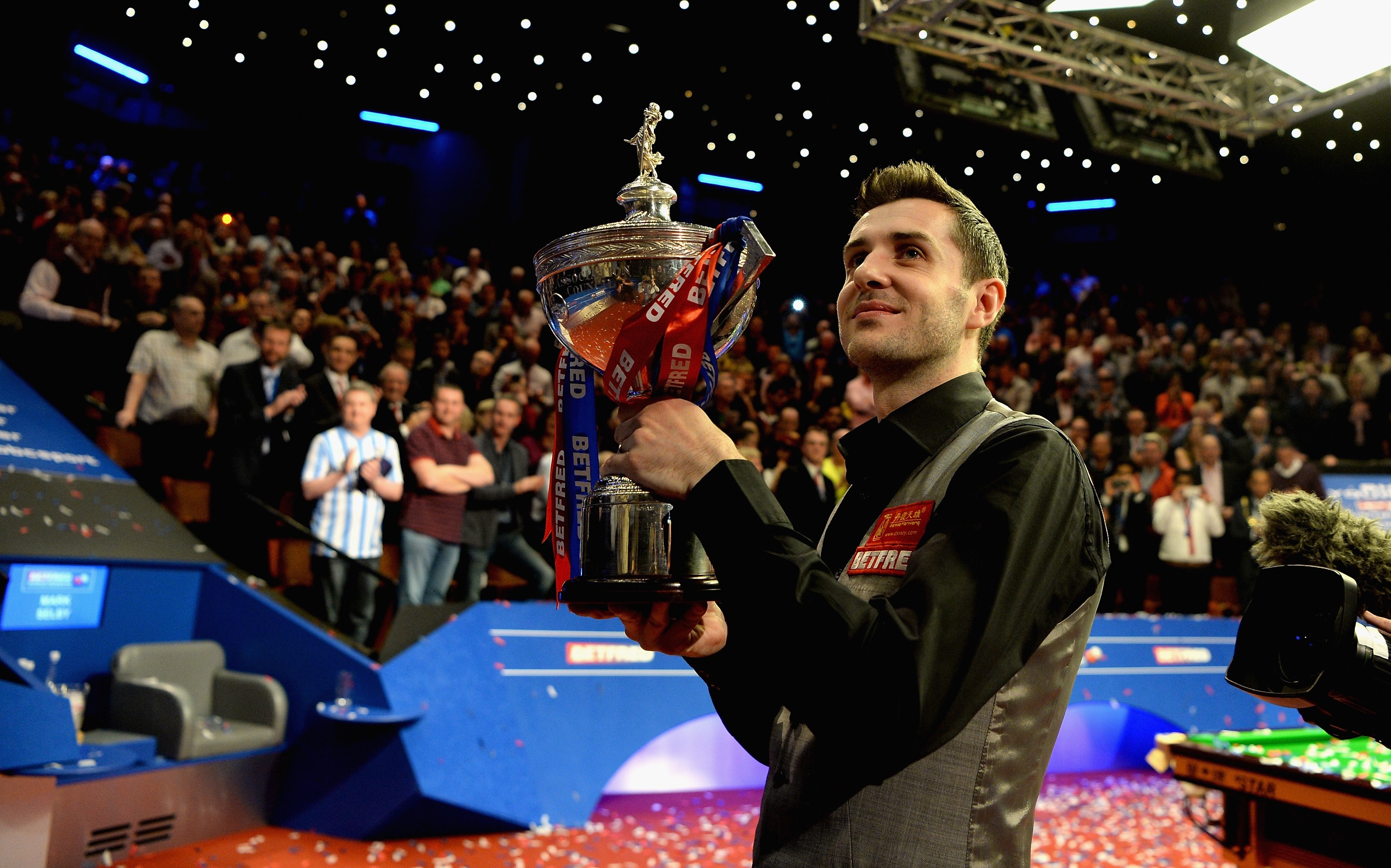 Mark Selby celebrates winning the 2016 Snooker World Championship