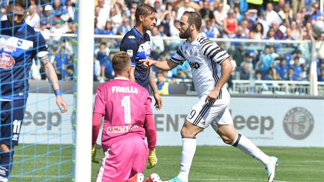 La Juventus gana al Pescara con doblete de Higuaín, pero con posible lesión de tobillo de Dybala