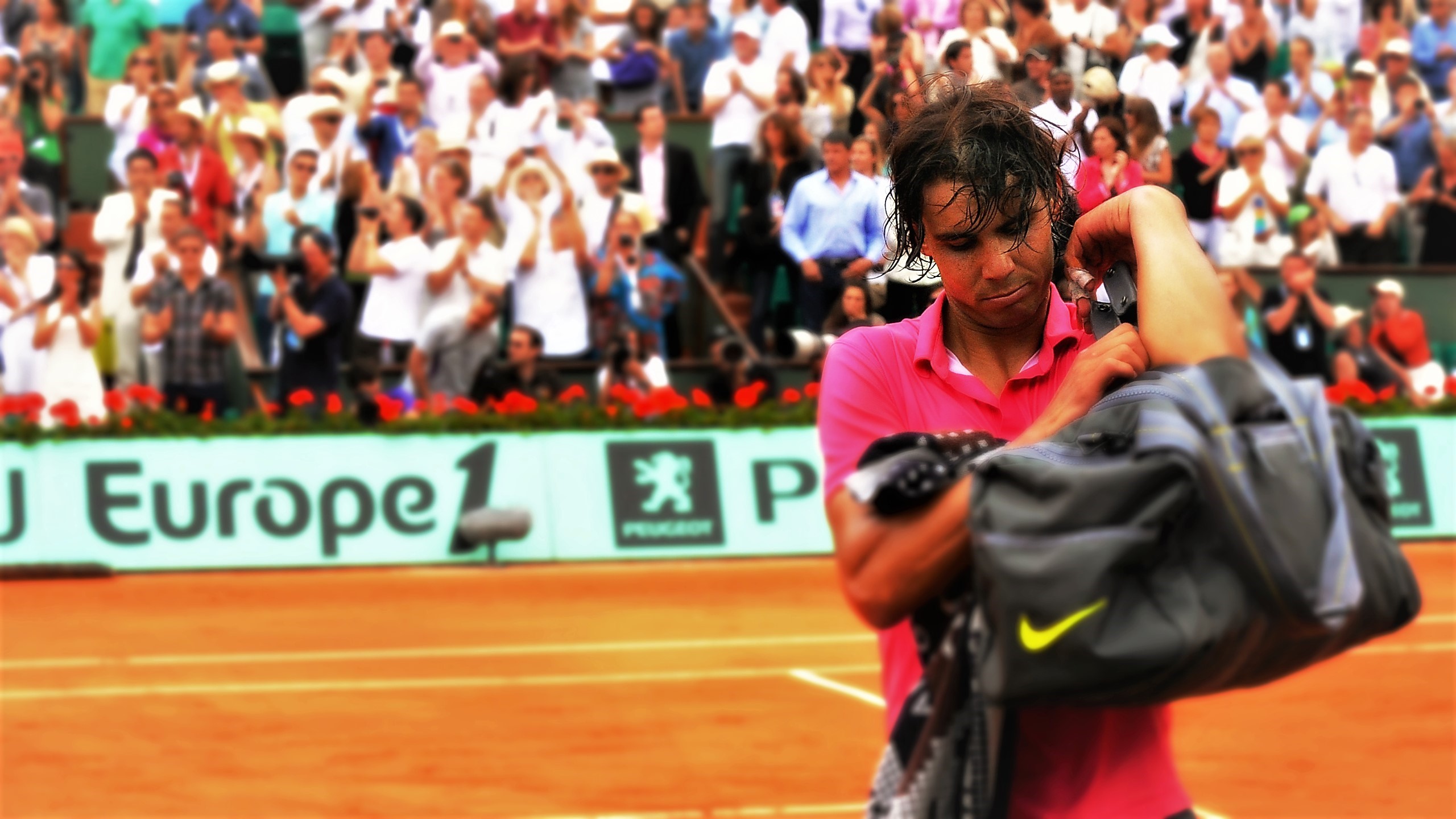 Rafael Nadal leaves the court in 2006 after beating Soderling