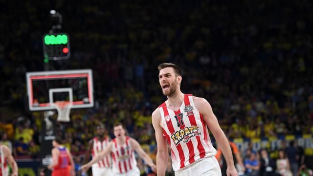 Olimpiakos son şampiyonu evine gönderdi