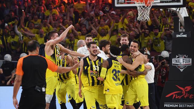 Le Fenerbahçe, premier club turc sacré champion