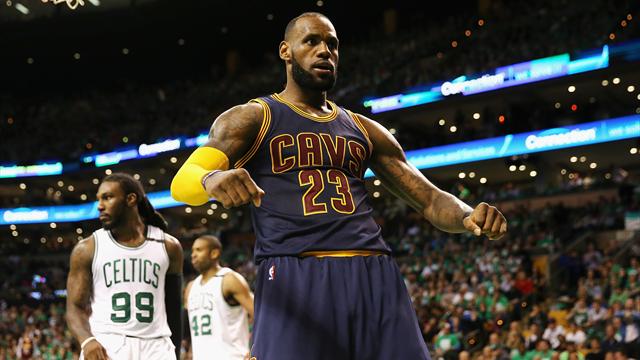 LeBron James supera Michael Jordan per punti nei playoff: Cleveland in finale con Golden State