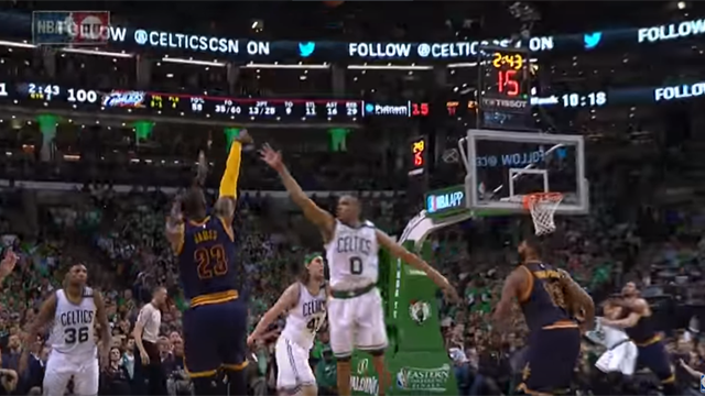 La giocata della notte: la tripla che consegna LeBron James alla storia