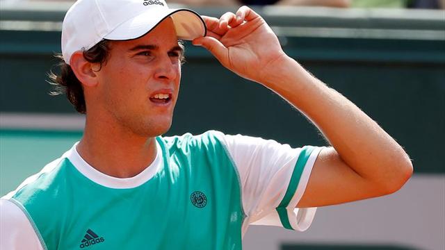 Dominic Thiem arrolla en su debut a Bernard Tomic