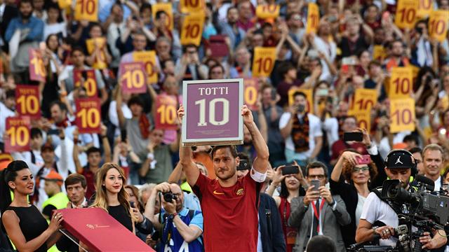 L'addio in lacrime di Francesco Totti, Roma ai piedi del suo capitano: "Starei qui altri 25 anni"