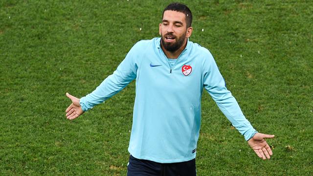 Arda Turan renonce à la sélection nationale après l'agression d'un journaliste