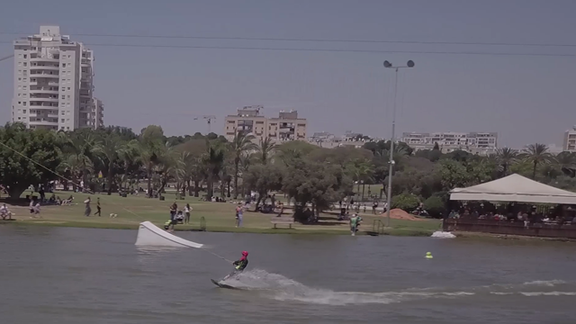 Kite Surf dans le centre ville de Tel Aviv Kite Surf dans le centre ville de Tel Aviv