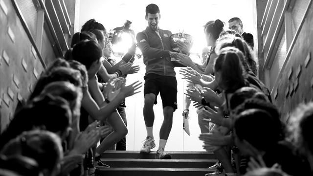 Dalle lacrime di gioia al crollo: Parigi simbolo dell’anno maledetto di Novak Djokovic