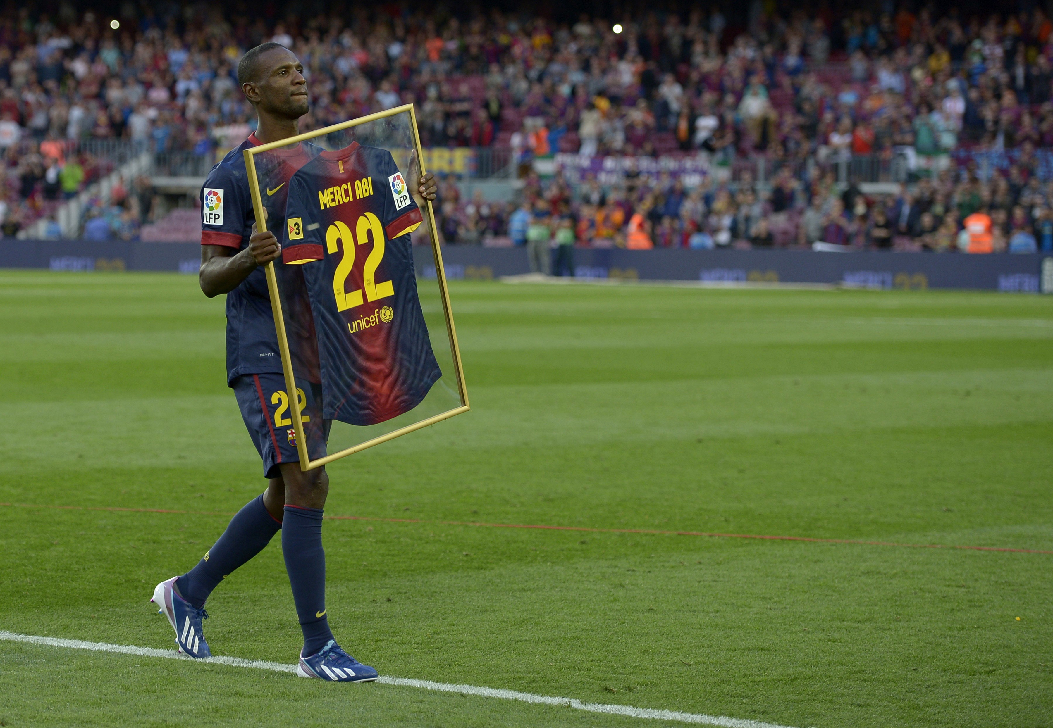 Abidal es homenajeado en Barcelona