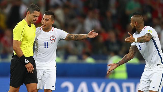 Vidal e Var...gas: il Cile supera 2-0 il Camerun e fa impazzire l'ausilio tecnico arbitrale