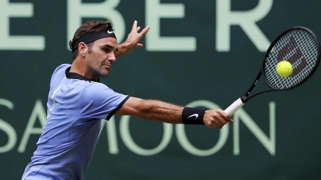 Roger Federer sufre para batir a Mischa Zverev y ya está en los cuartos de Halle 7-6(4) y 6-4