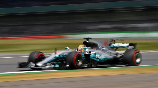 Hamilton fastest in rain-hit final free practice