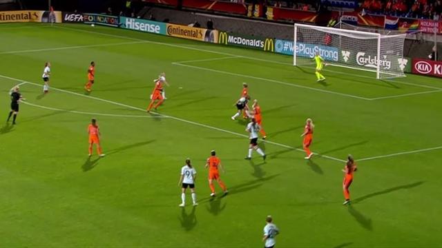 Belgienlampe! Das kurioseste Tor der Frauen-EM Belgienlampe! Das kurioseste Tor der Frauen-EM