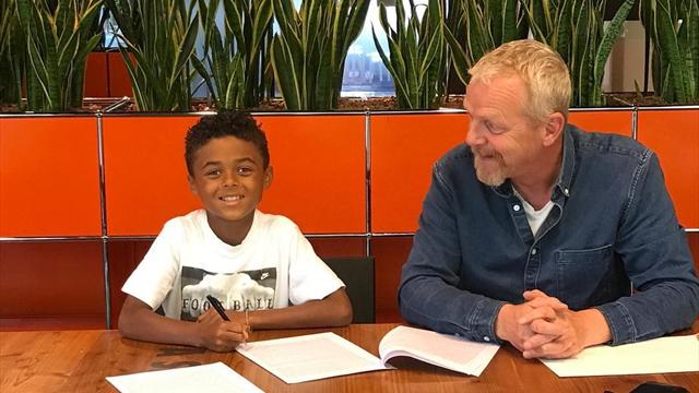 9-летний сын Клюйверта подписал контракт с Nike и установил национальный рекорд