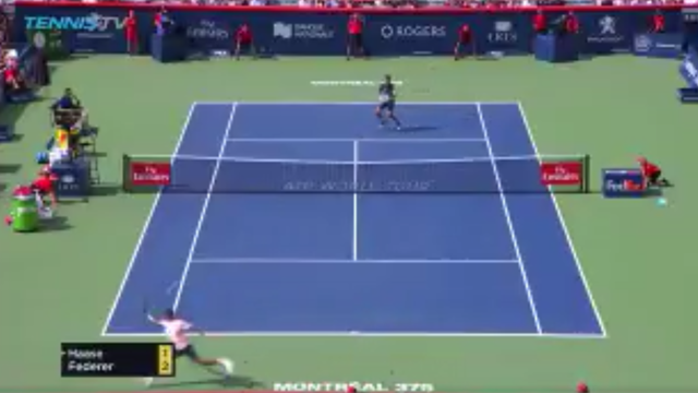 Federer, il rovescio in corsa a incrociare è sublime!