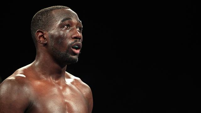 Crawford colle un énorme KO à Indongo et devient roi incontesté des super-légers