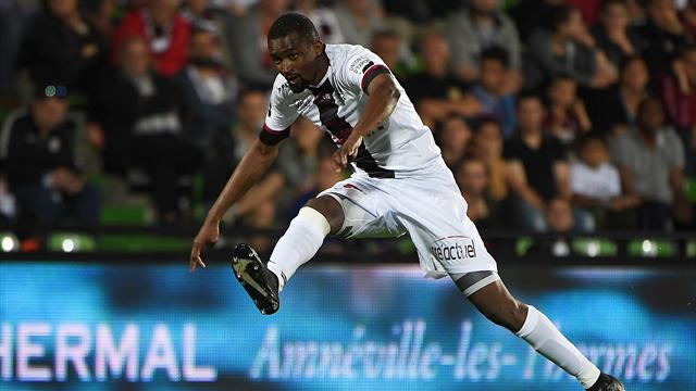Fin de carrière prématurée pour le Sénégalais Moustapha Diallo — Nîmes Fin de carrière prématurée pour le Sénégalais Moustapha Diallo — Nîmes