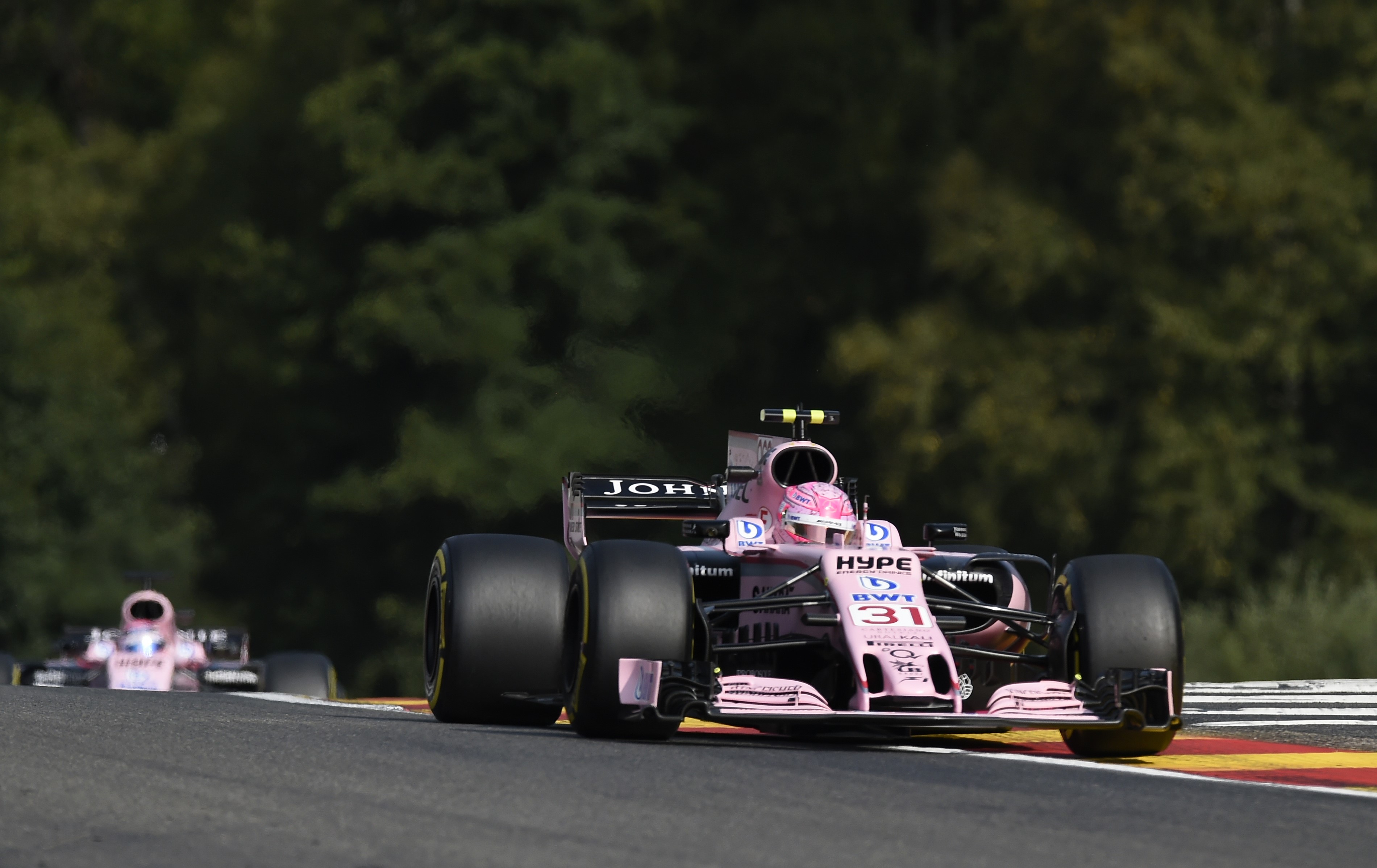 Esteban Ocon et Sergio Pérez (Force India)  au Grand Prix de Belgique 2017