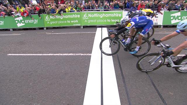 Tour de Gran Bretaña: Fernando Gaviria gana la cuarta etapa por escasos milímetros Tour de Gran Bretaña: Fernando Gaviria gana la cuarta etapa por escasos milímetros